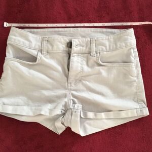 🛍 Gray shorts. Divided by H&M